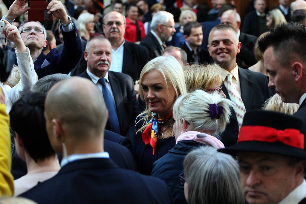 Prezydent wyjechał z Legnicy z miodem i książkami
