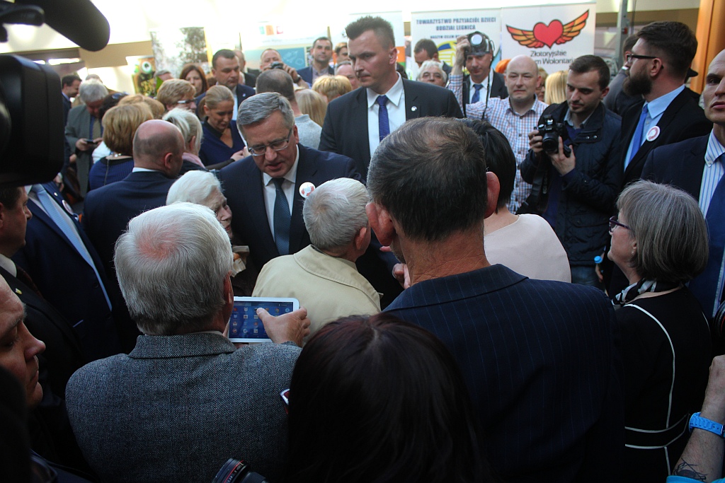 Prezydent wyjechał z Legnicy z miodem i książkami
