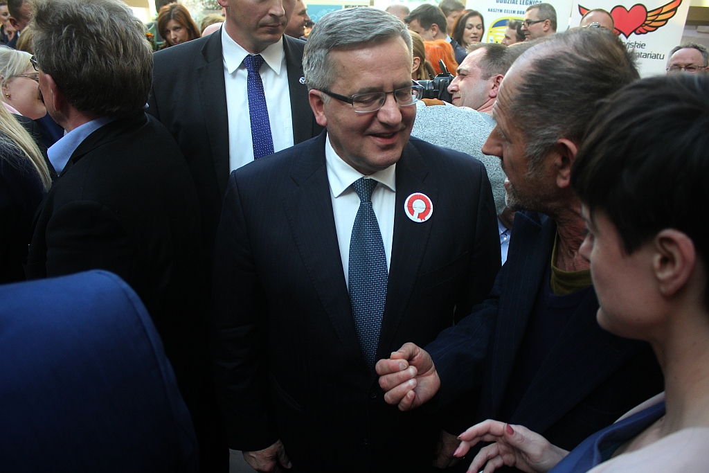 Prezydent wyjechał z Legnicy z miodem i książkami
