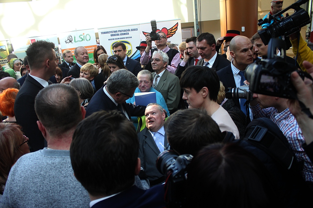 Prezydent wyjechał z Legnicy z miodem i książkami
