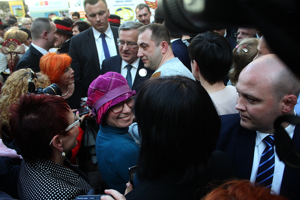 Prezydent wyjechał z Legnicy z miodem i książkami
