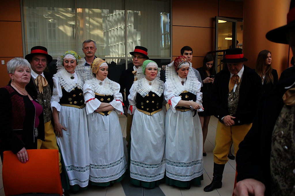 Prezydent wyjechał z Legnicy z miodem i książkami
