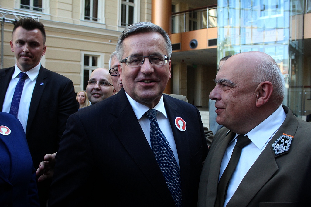 Prezydent wyjechał z Legnicy z miodem i książkami
