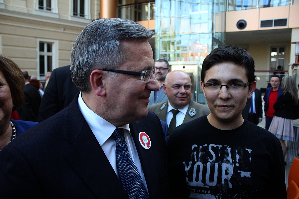 Prezydent wyjechał z Legnicy z miodem i książkami
