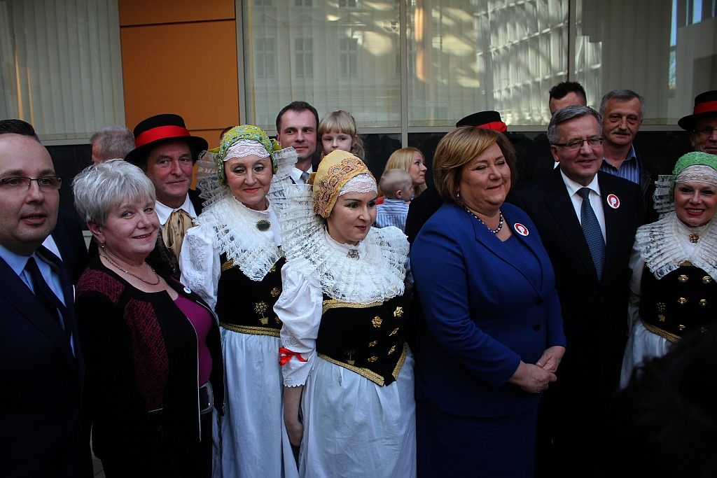 Prezydent wyjechał z Legnicy z miodem i książkami
