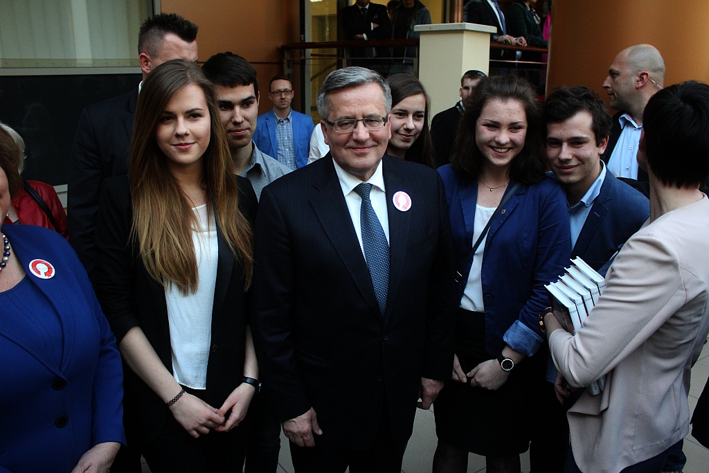 Prezydent wyjechał z Legnicy z miodem i książkami
