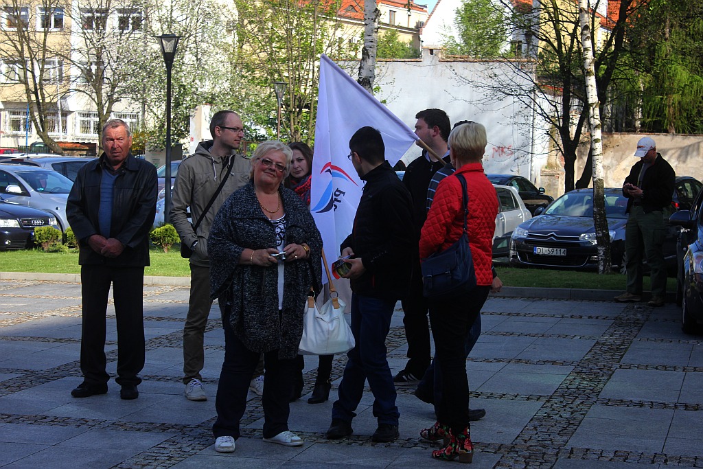 Prezydent wyjechał z Legnicy z miodem i książkami

