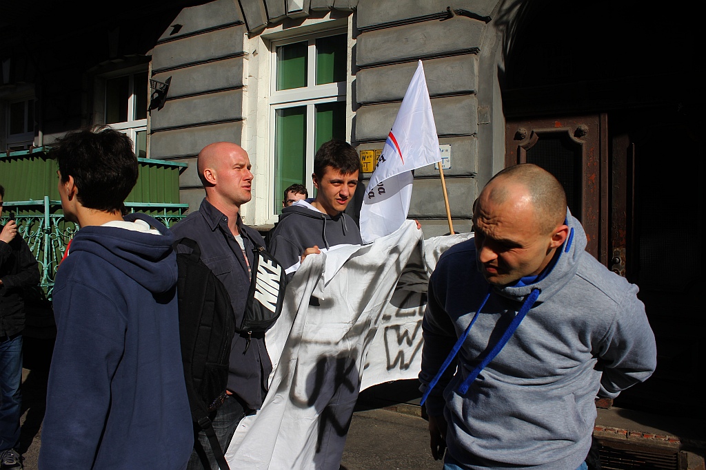 Prezydent wyjechał z Legnicy z miodem i książkami
