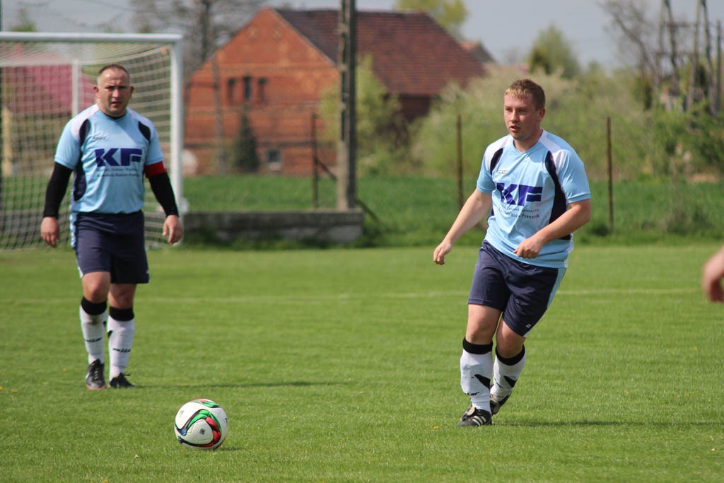 Klasa A: Dąb - Błękitni 8:1 (2:0)
