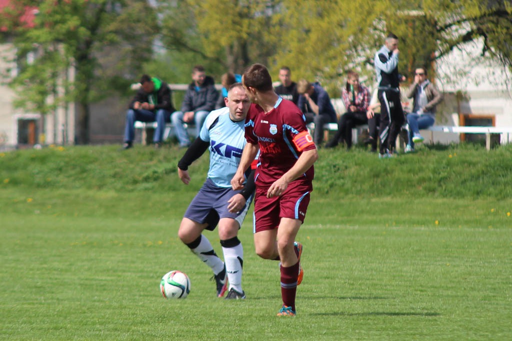 Klasa A: Dąb - Błękitni 8:1 (2:0)