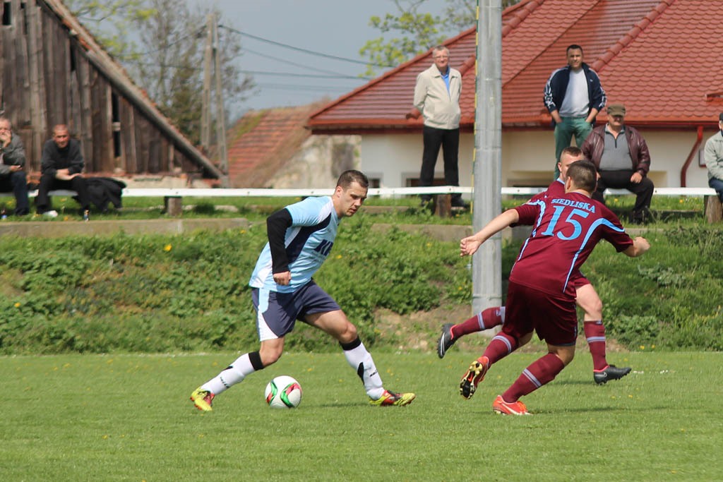 Klasa A: Dąb - Błękitni 8:1 (2:0)