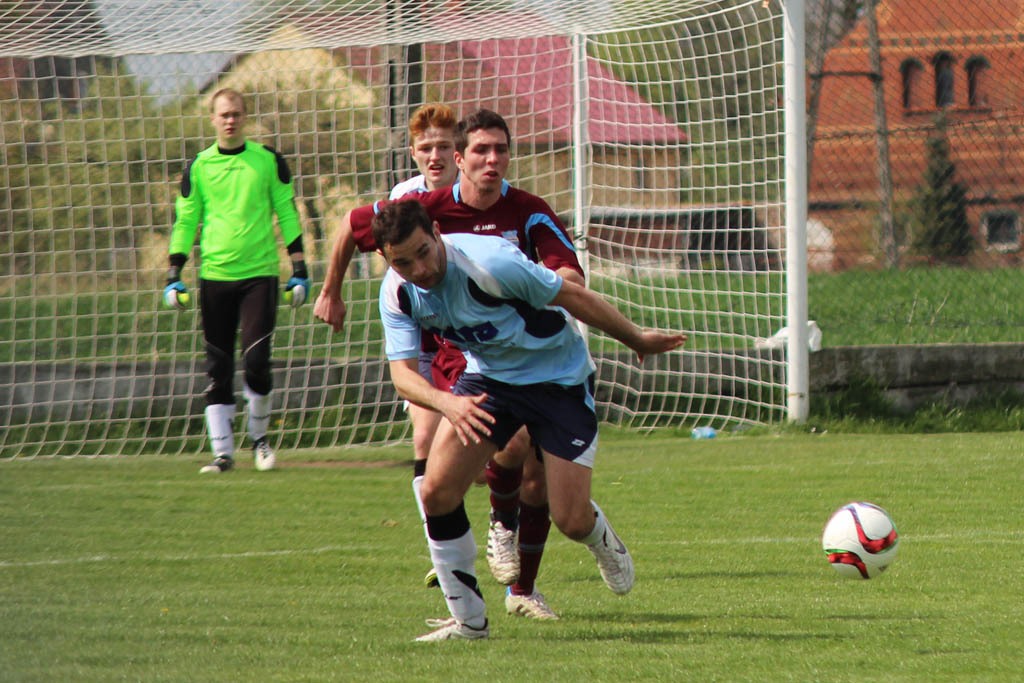 Klasa A: Dąb - Błękitni 8:1 (2:0)