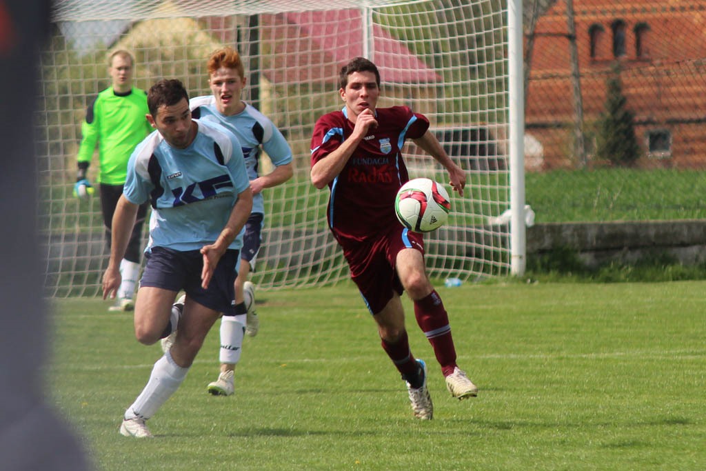 Klasa A: Dąb - Błękitni 8:1 (2:0)