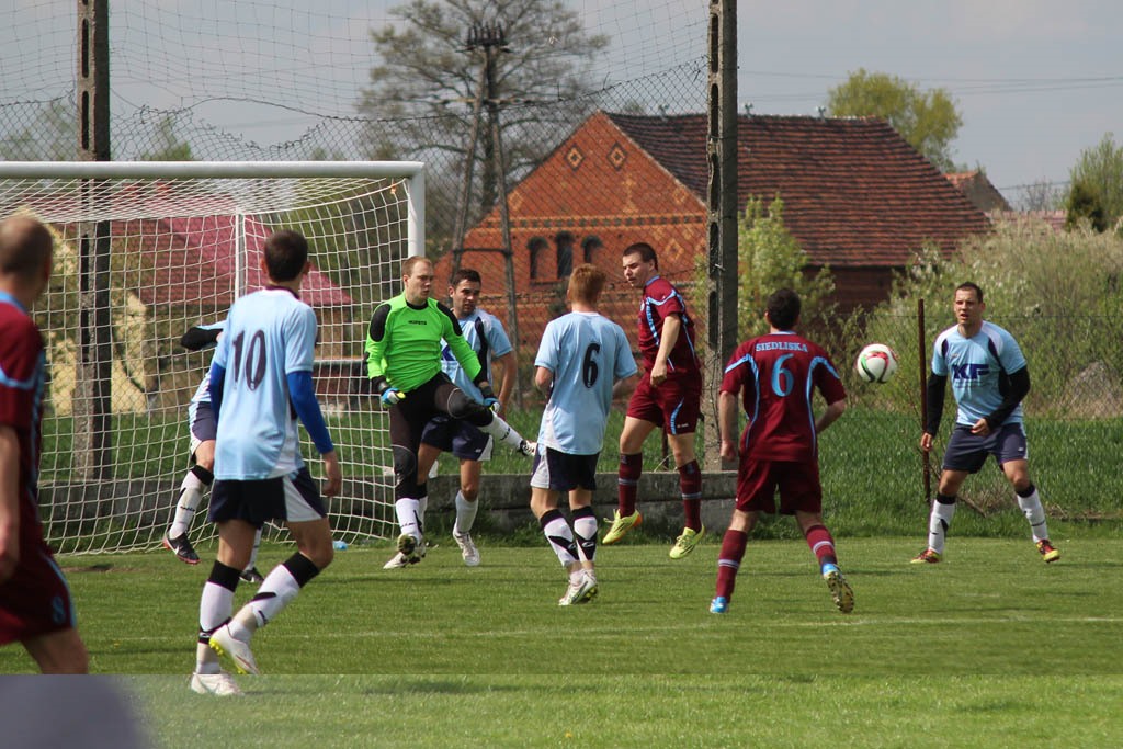 Klasa A: Dąb - Błękitni 8:1 (2:0)