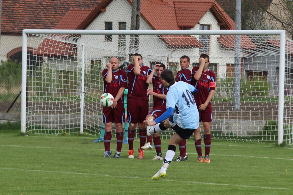 Klasa A: Dąb - Błękitni 8:1 (2:0)