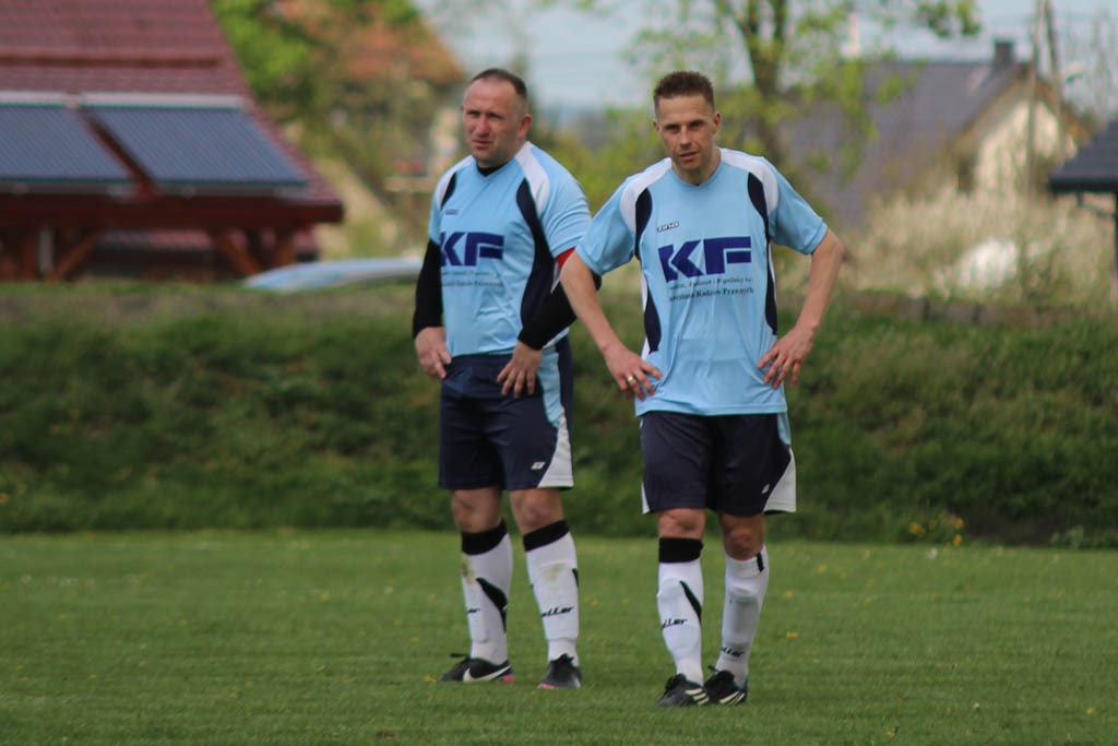 Klasa A: Dąb - Błękitni 8:1 (2:0)