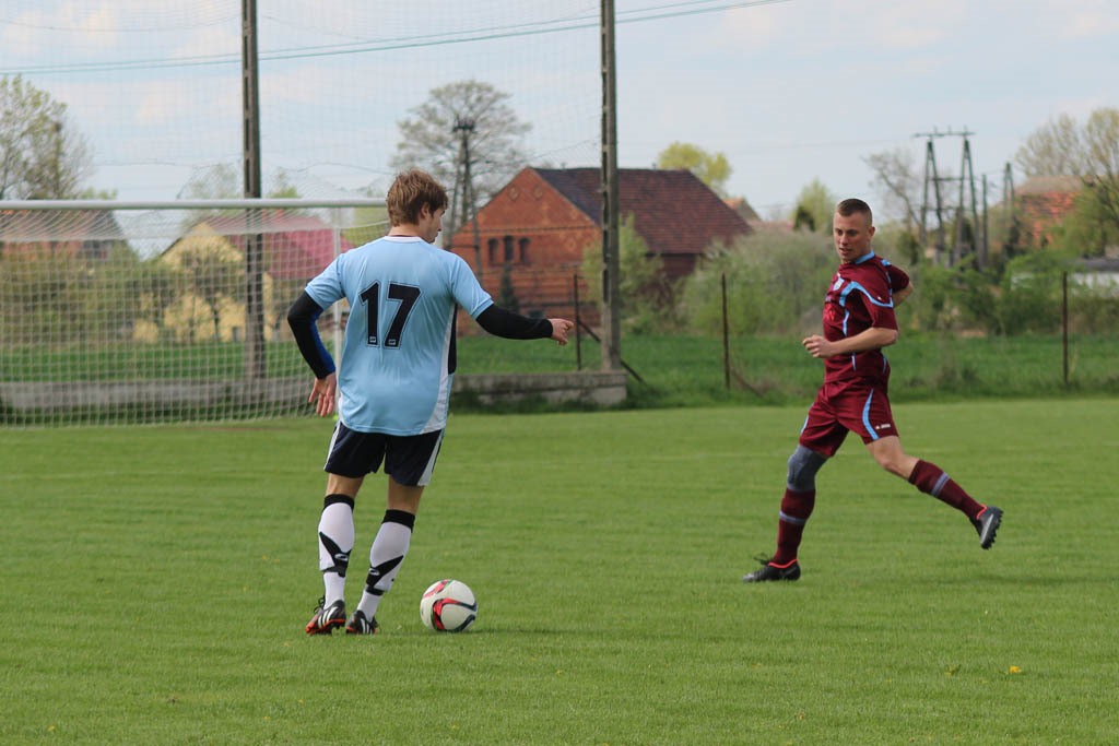 Klasa A: Dąb - Błękitni 8:1 (2:0)