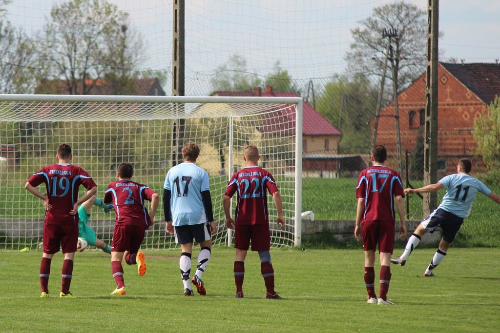 Klasa A: Dąb - Błękitni 8:1 (2:0)