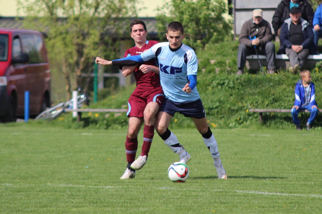 Klasa A: Dąb - Błękitni 8:1 (2:0)