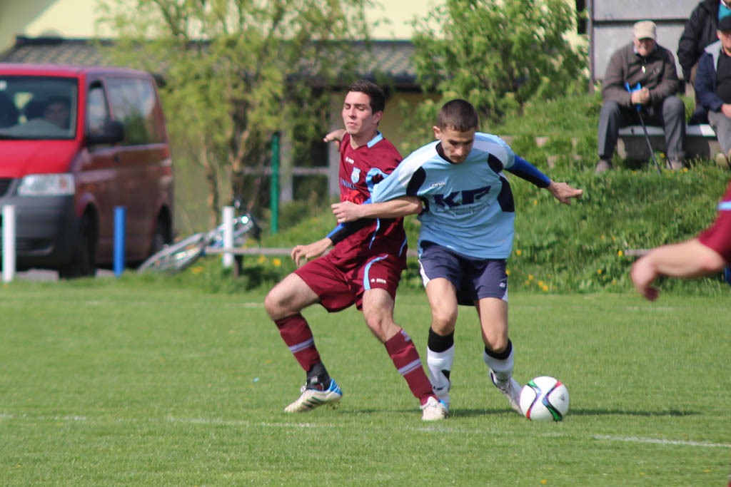 Klasa A: Dąb - Błękitni 8:1 (2:0)