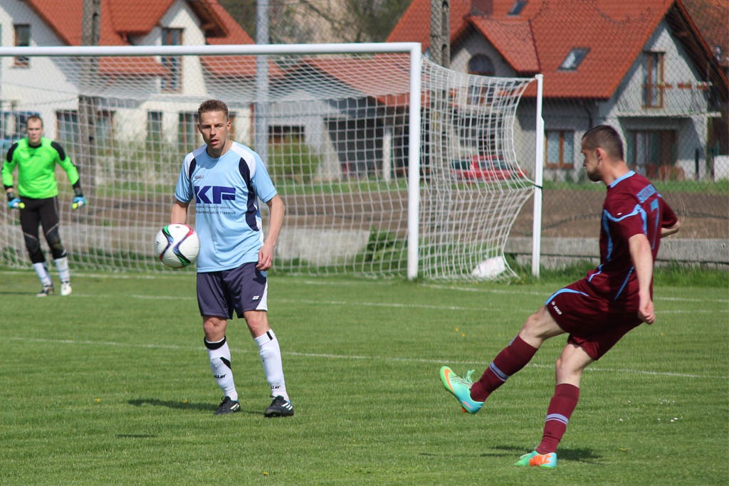 Klasa A: Dąb - Błękitni 8:1 (2:0)