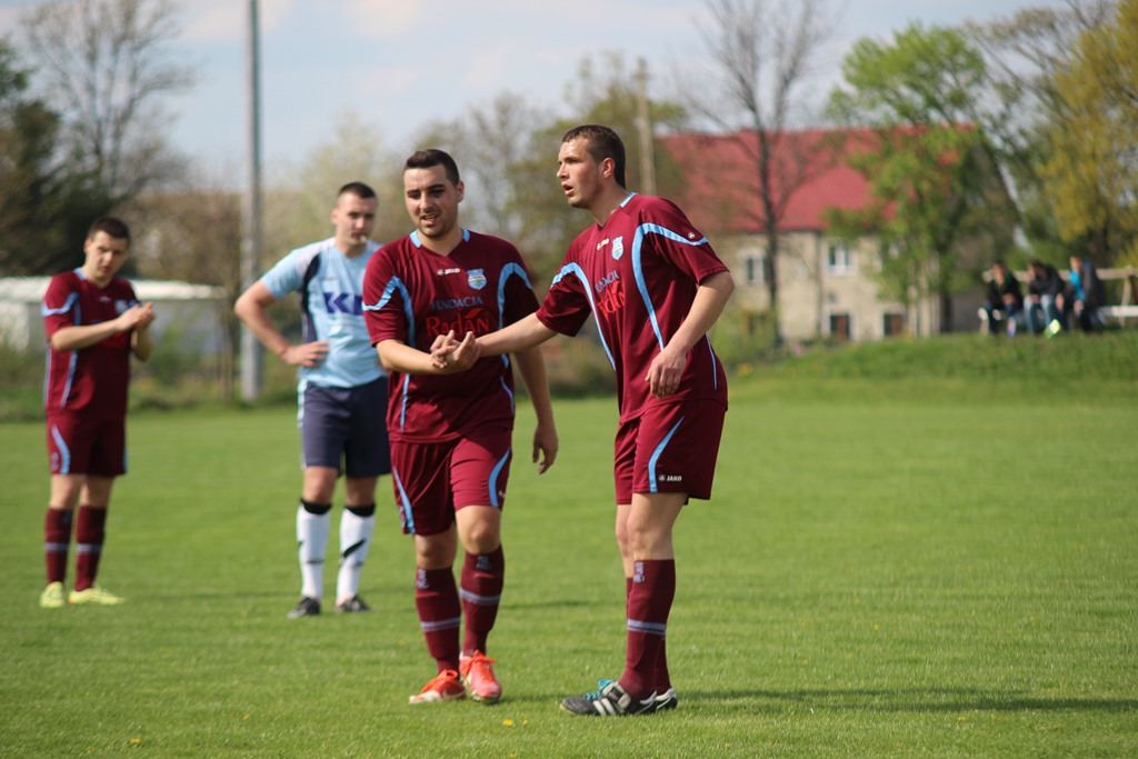 Klasa A: Dąb - Błękitni 8:1 (2:0)