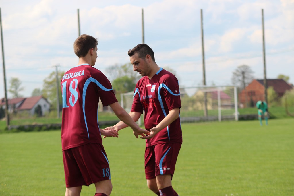Klasa A: Dąb - Błękitni 8:1 (2:0)