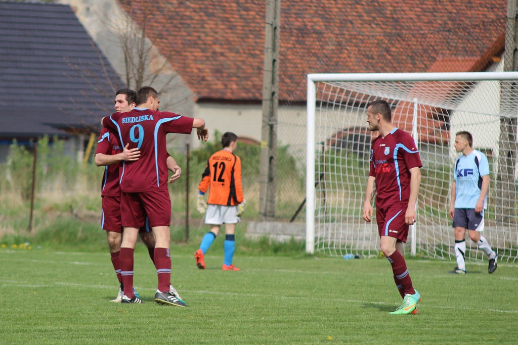 Klasa A: Dąb - Błękitni 8:1 (2:0)