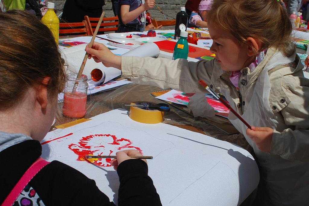 Malowanie godła w rynku