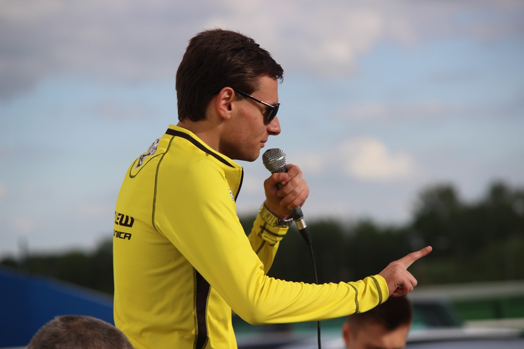 Biegowy czwartek pod Decathlonem po raz drugi