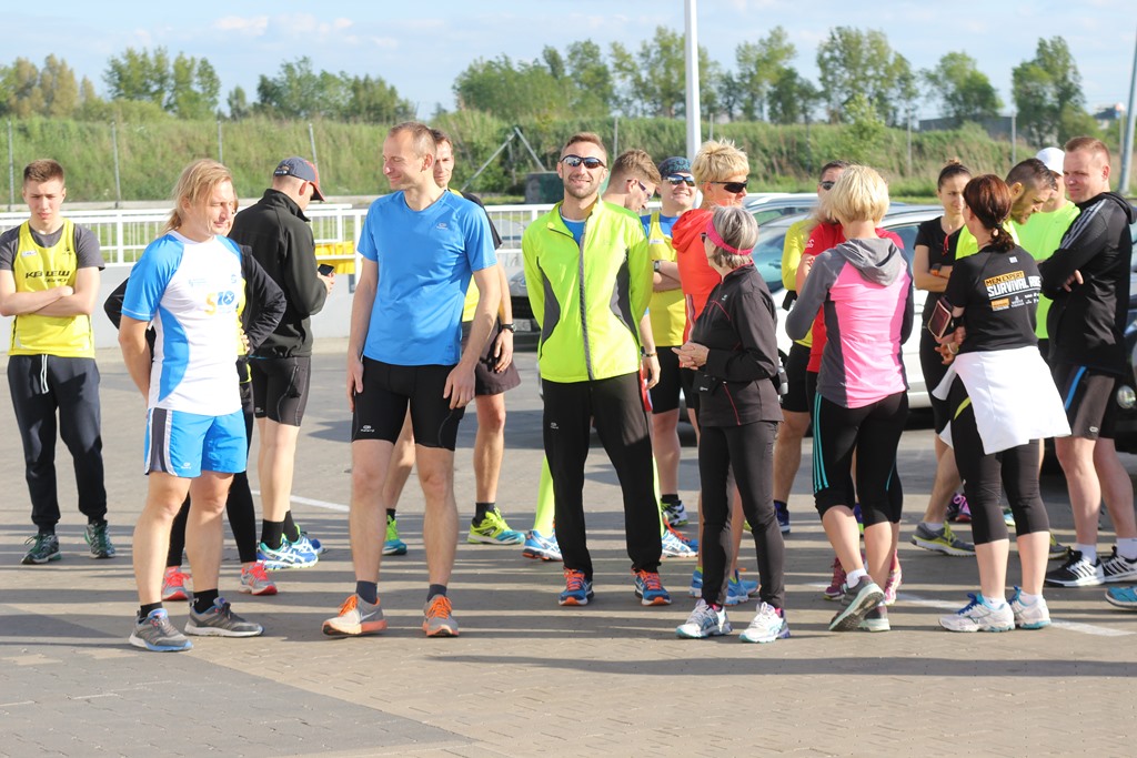 Biegowy czwartek pod Decathlonem po raz drugi