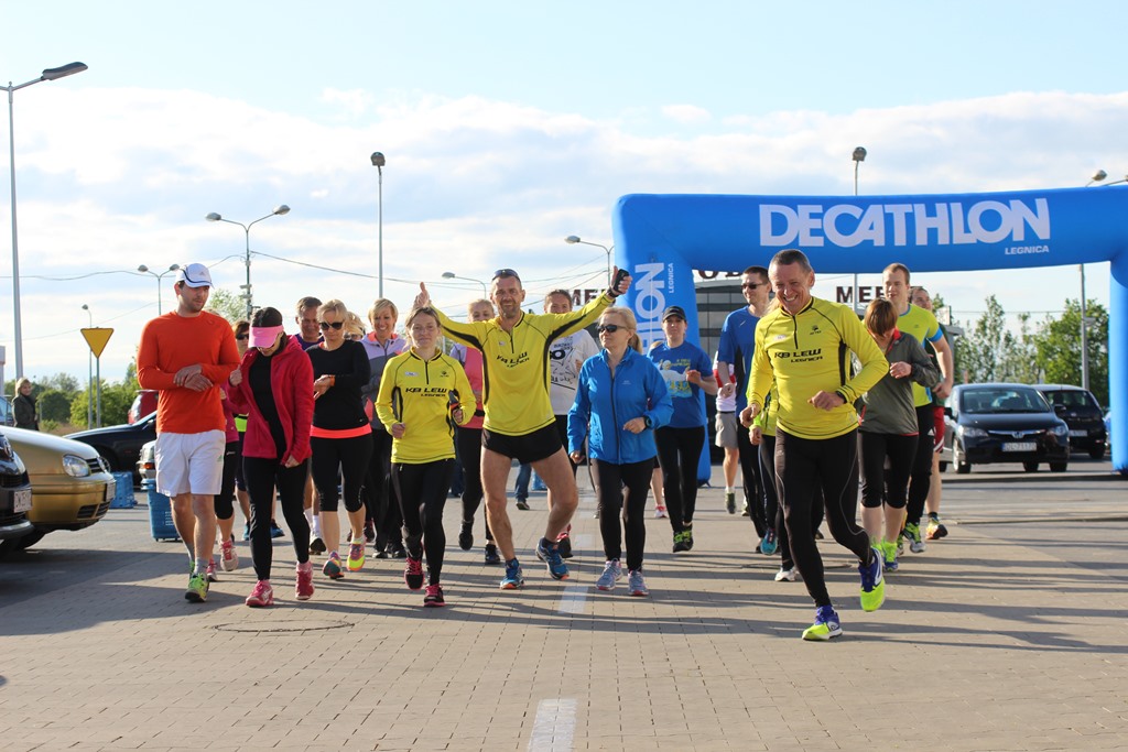 Biegowy czwartek pod Decathlonem po raz drugi