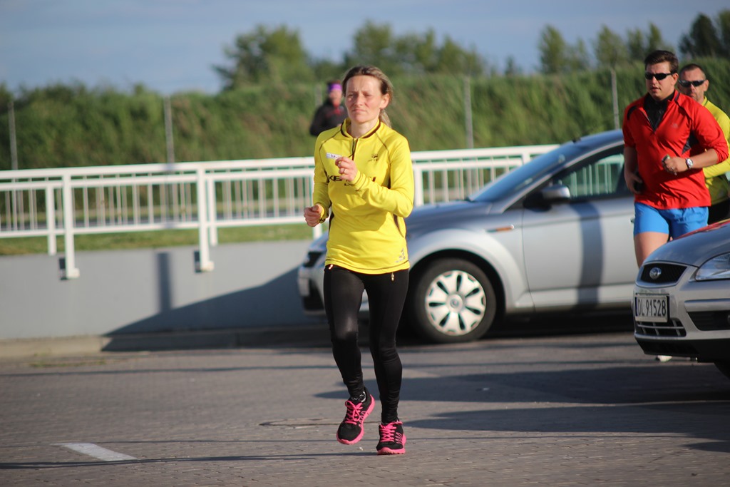Biegowy czwartek pod Decathlonem po raz drugi