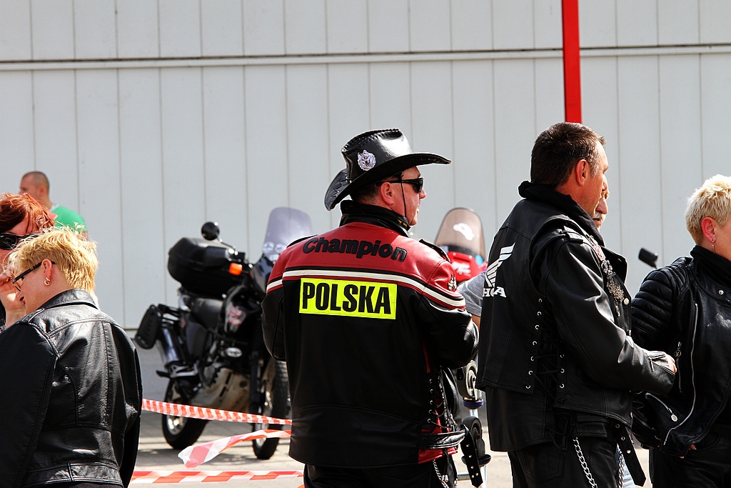 Pokaz stuntu motocyklowego po Realem