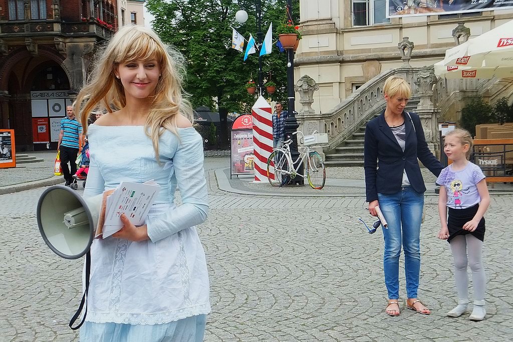 Śpiewem i tańcem oznajmiają nadejście Legnicy Cantat
