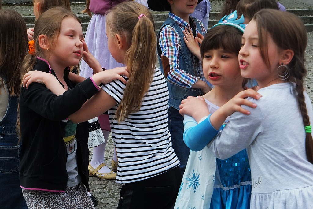 Śpiewem i tańcem oznajmiają nadejście Legnicy Cantat