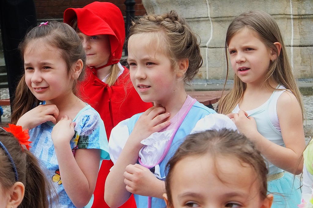 Śpiewem i tańcem oznajmiają nadejście Legnicy Cantat