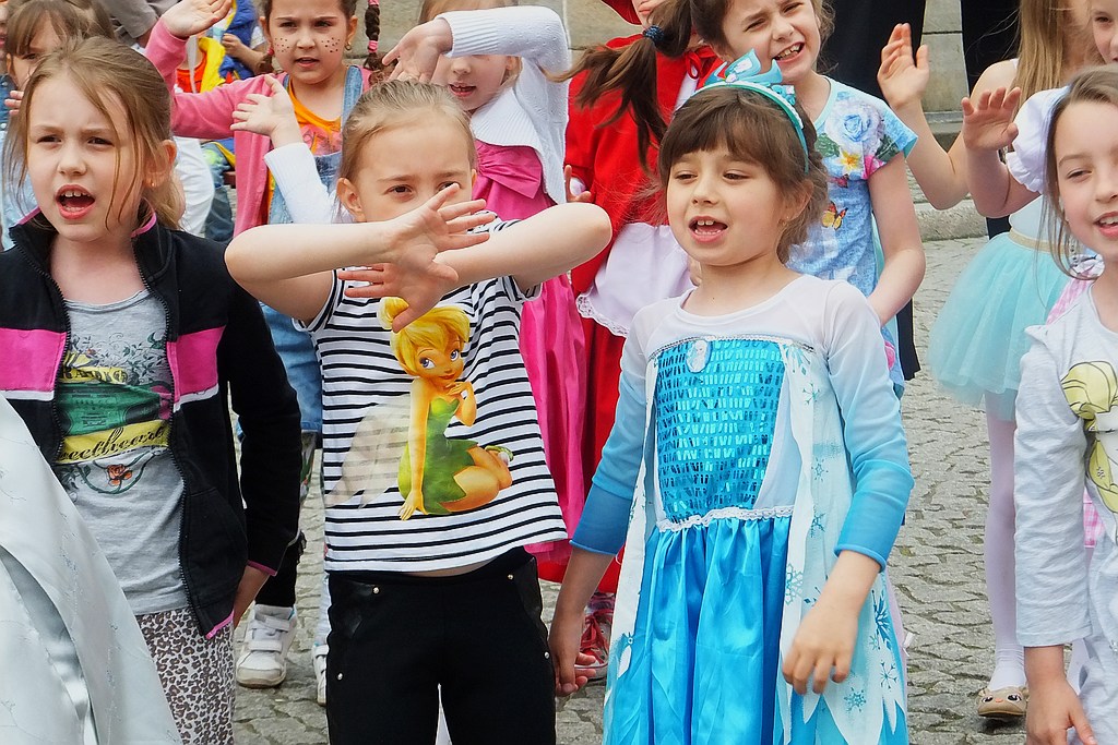 Śpiewem i tańcem oznajmiają nadejście Legnicy Cantat