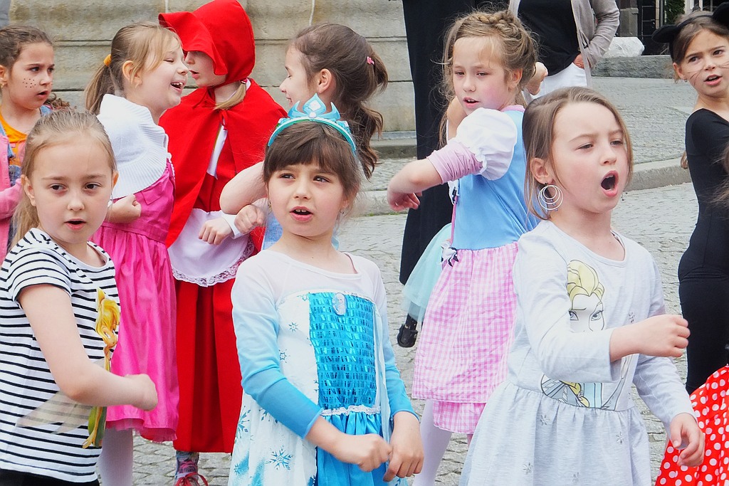 Śpiewem i tańcem oznajmiają nadejście Legnicy Cantat