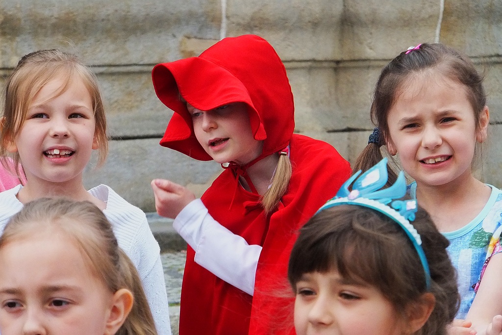 Śpiewem i tańcem oznajmiają nadejście Legnicy Cantat