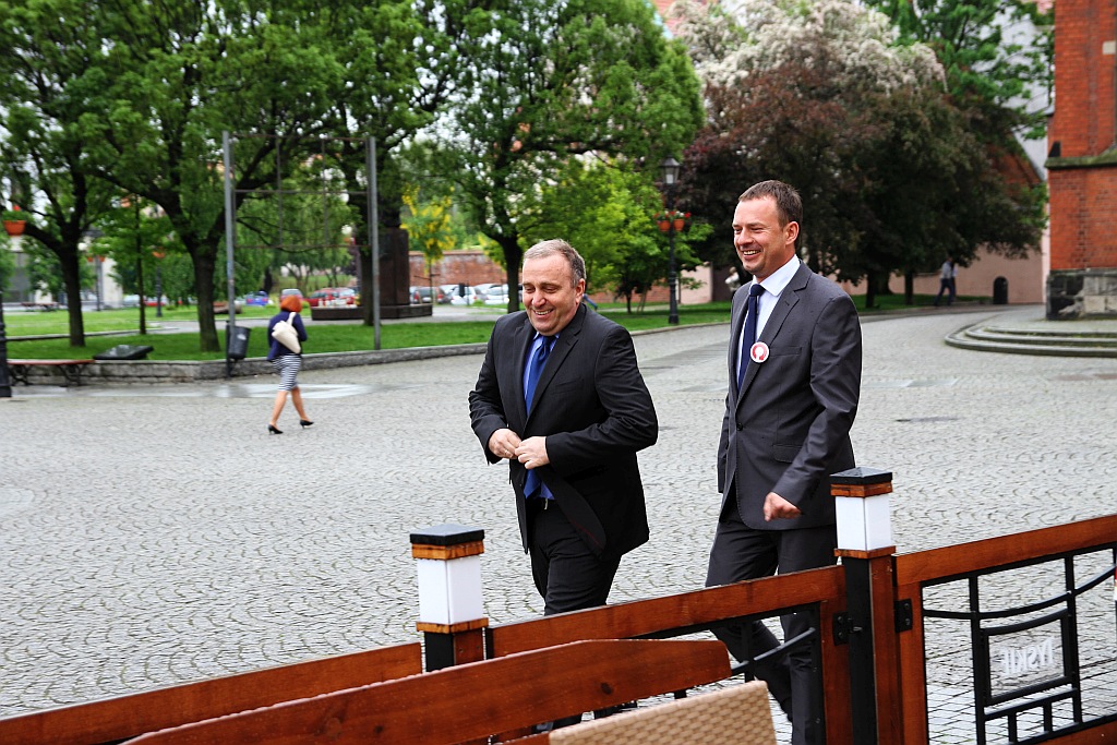 Schetyna agitował w Legnicy za Komorowskim