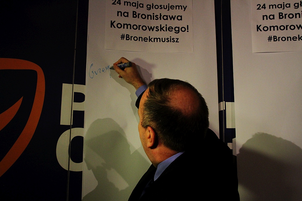 Schetyna agitował w Legnicy za Komorowskim