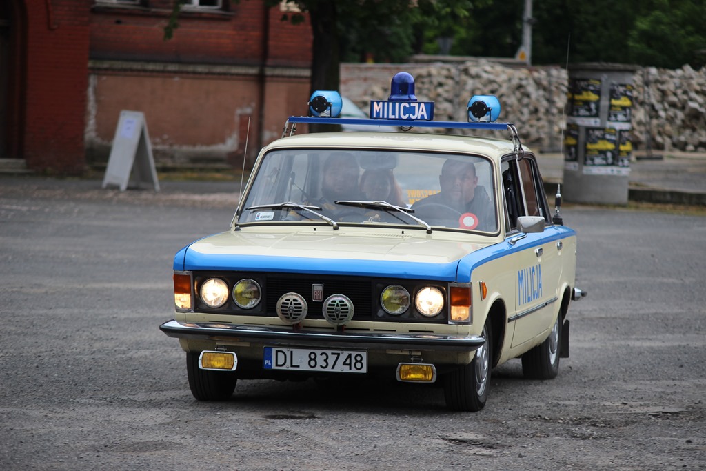 Pokaz Klasyków Nocą na dziedzińcu PWSZ