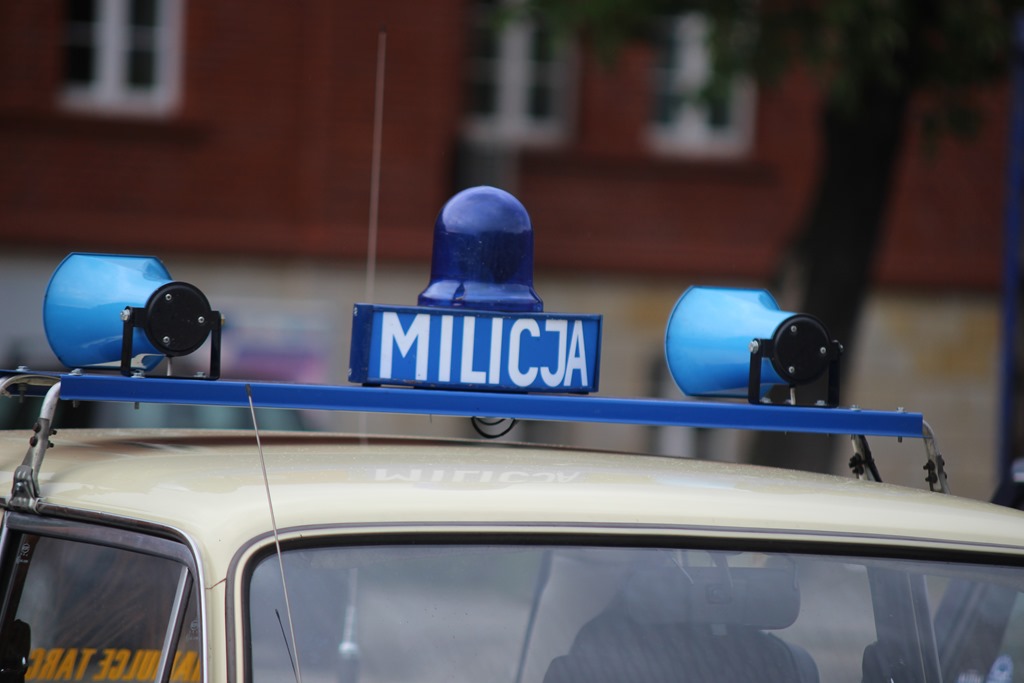 Pokaz Klasyków Nocą na dziedzińcu PWSZ