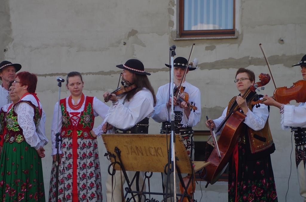Festyn parafialny na Piekarach