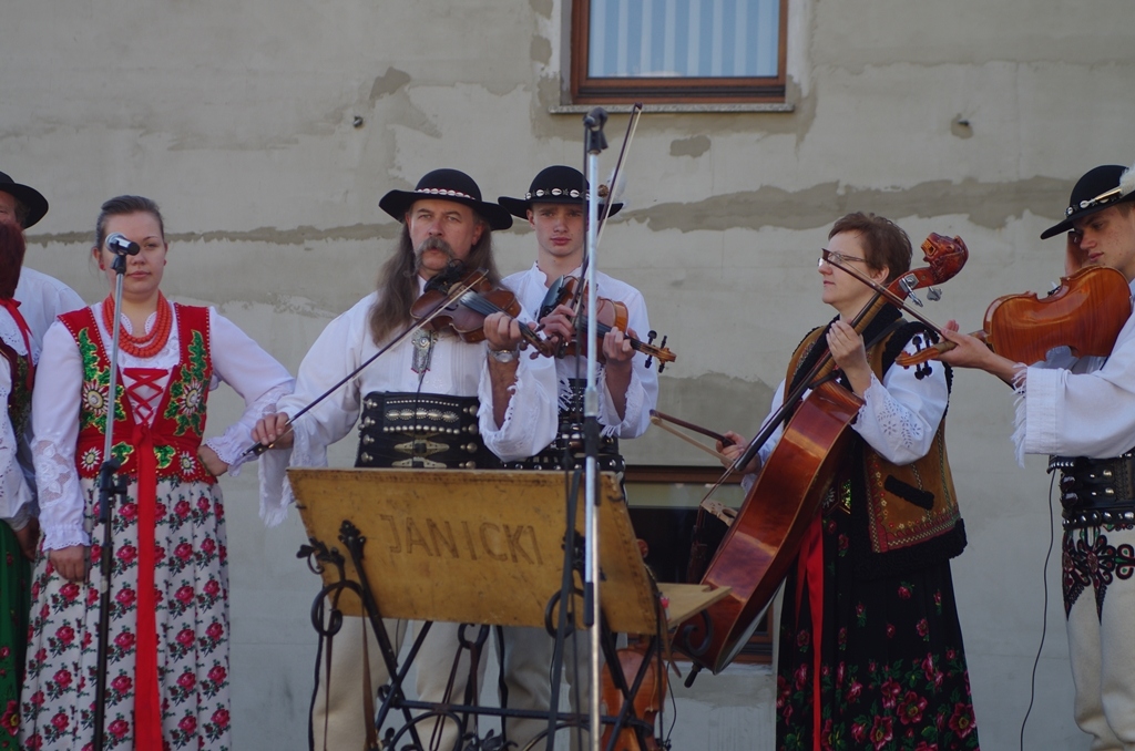 Festyn parafialny na Piekarach
