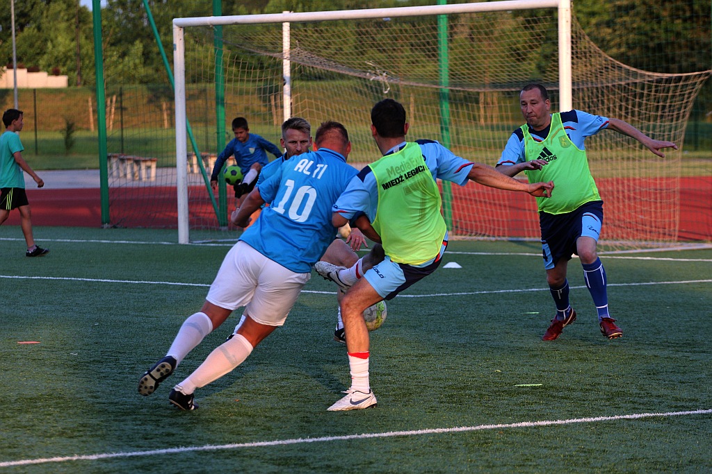 Liga Biznesu: FOCIS Kominki i Oldboje zagrają w finale!