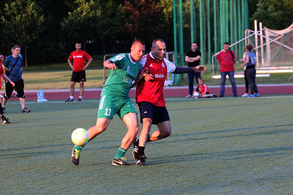 Liga Biznesu: FOCIS Kominki i Oldboje zagrają w finale!