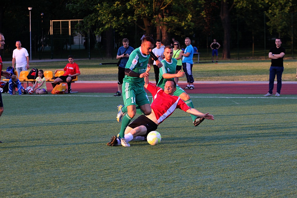 Liga Biznesu: FOCIS Kominki i Oldboje zagrają w finale!
