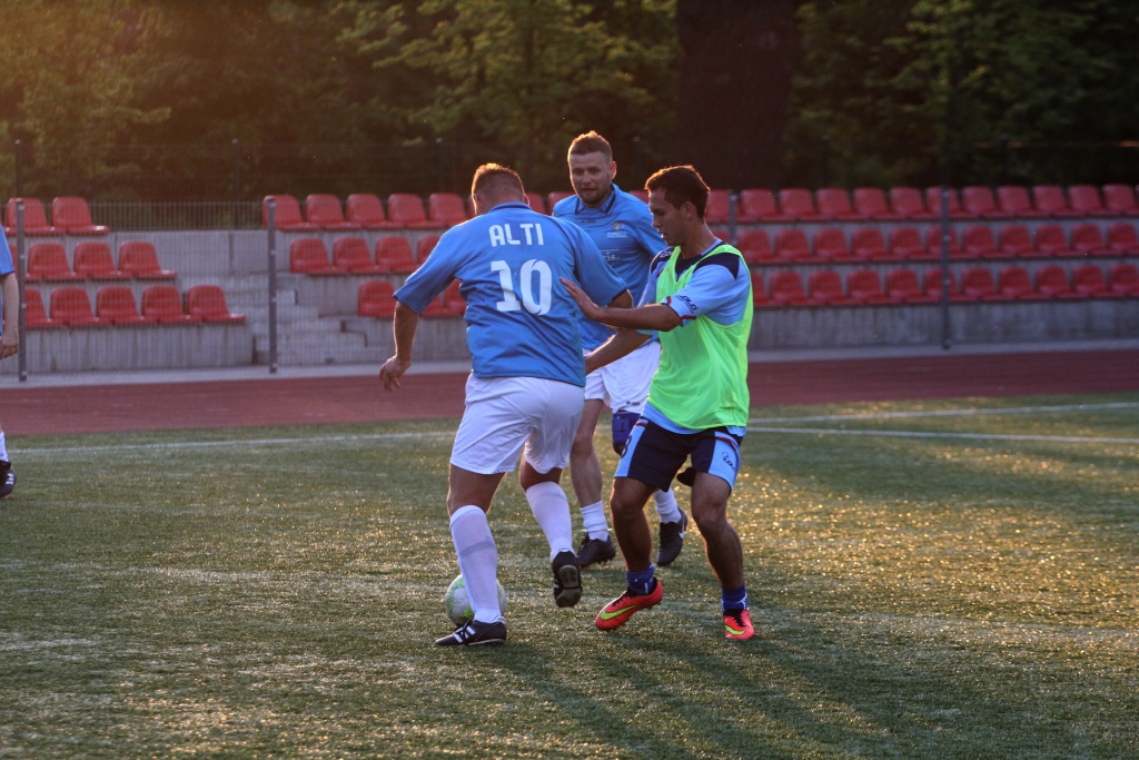 Liga Biznesu: FOCIS Kominki i Oldboje zagrają w finale!